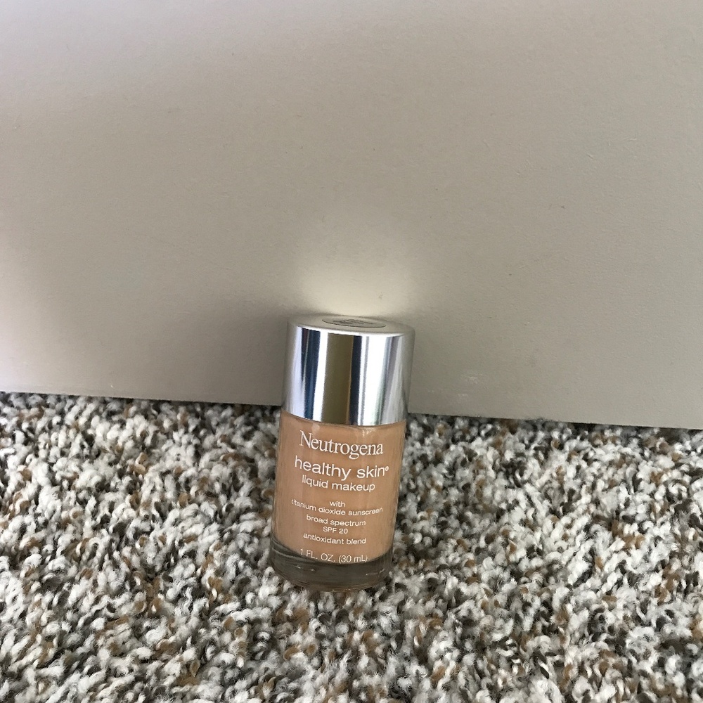 Neutrogena Healthy Skin Liquid Makeup. Natural Beig 60.